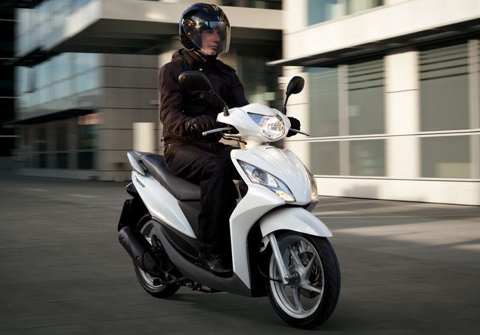 scooter Honda Vision Roma offerta attiva